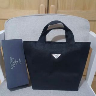 A blurred photograph of a black tote bag
